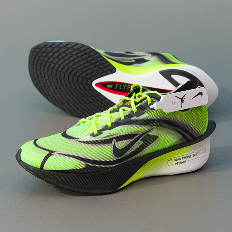 Nike Men's Sports Shoes Zoomx  - огляд і ціна Men'S Shoes In Next