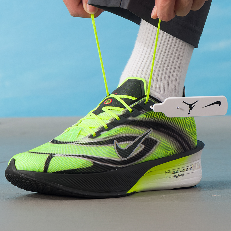 Nike Men's Sports Shoes Zoomx  - огляд і ціна Men'S Shoes In Next
