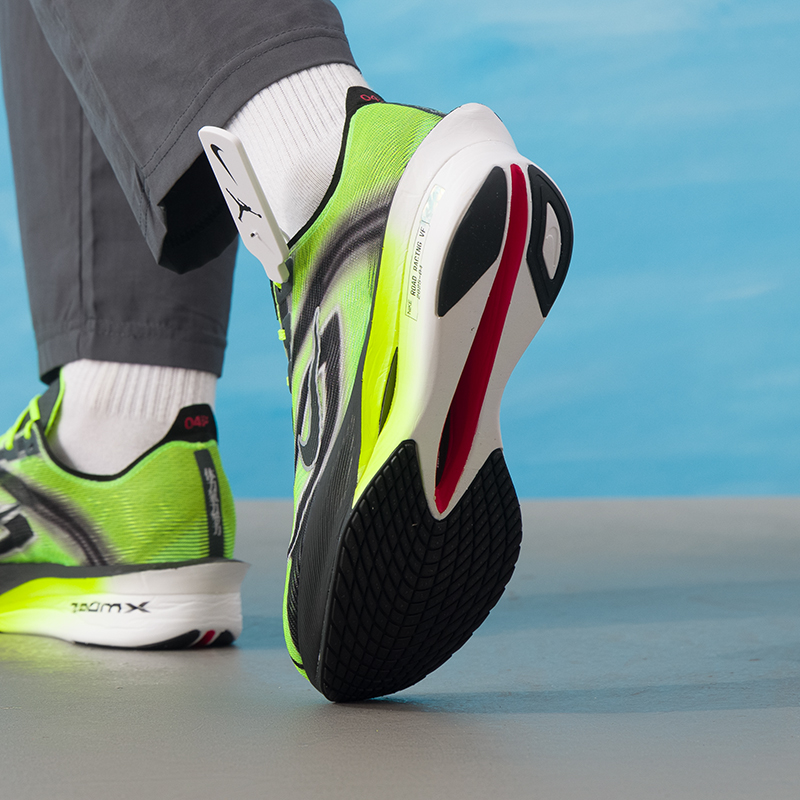 Nike Men's Sports Shoes Zoomx  - огляд і ціна Men'S Shoes In Next